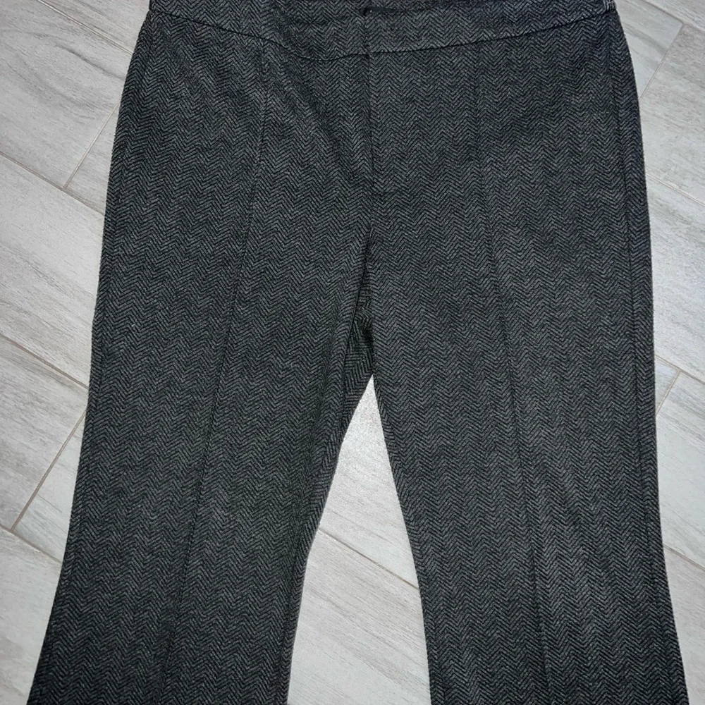 Lord & Taylor Gray and Black Pleated Wide Leg Business Pants, Women’s Size Large - Picture 2 of 6